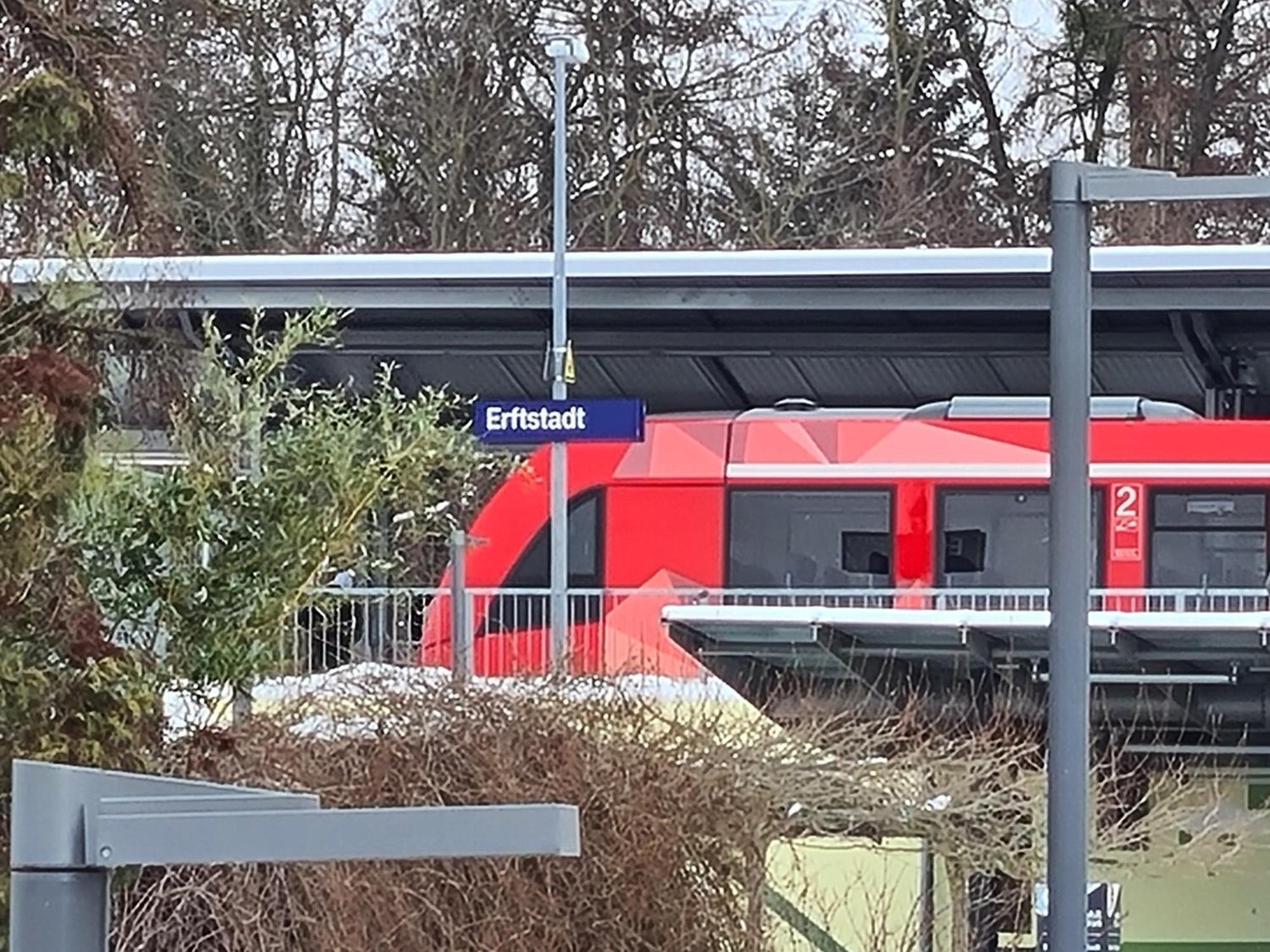 Ferienwohnung In Erftstadt 2 Min Fusslaeufig Zum Bahnhof, Phantasialand, Koeln, Koeln Messe, Eifel Екстериор снимка